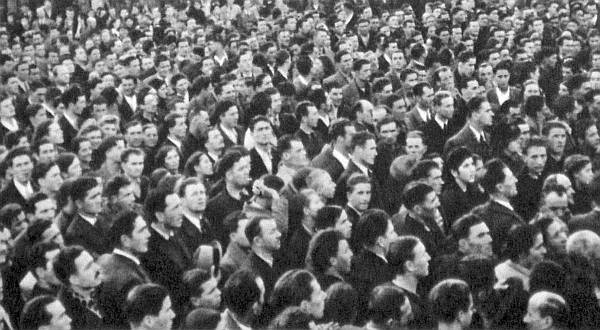 Narod Splita i okolice priredio je 18. prosinca 1939. godine veličanstven sprovod splitskom komunistu Vicku Buljanoviću, koji je pao od policijskog metka u demonstracijama