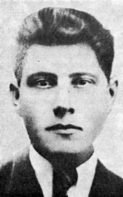 Narodni heroj Vinko Ožić Paić, nakon teškog ranjavanja u okršaju s neprijateljem, zarobljen je u Košutama i umoren u sinjskom zatvoru