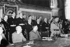 Rimskim ugovorima, čijem je potpisivanju u Palazzo Venezia uz Pavelića prisustvovala velika ustaška delegacija, Italija je, pored ostalog, anektirala Dalmaciju od Splita do novigradskog mora sa zaleđem, i gotovo sve dalmatinske otoke. Pod Italiju je potpalo 400 tisuća hrvatskog življa