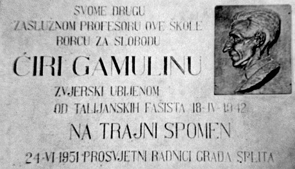Spomen-ploča koju su svom kolegi Gamulinu podigli prosvjetni radnici Splita