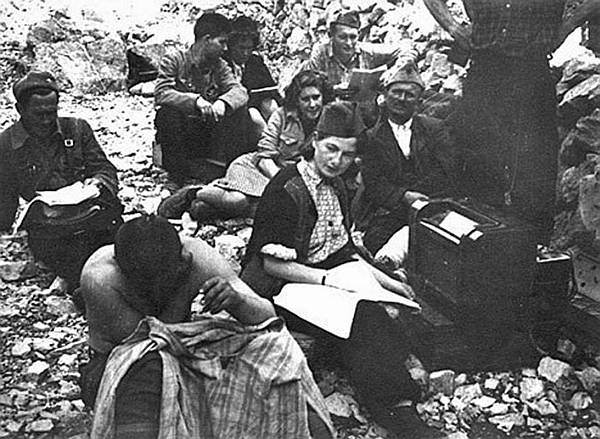 Redakcija Slobodne Dalmacije na Mosoru, lipanj 1943