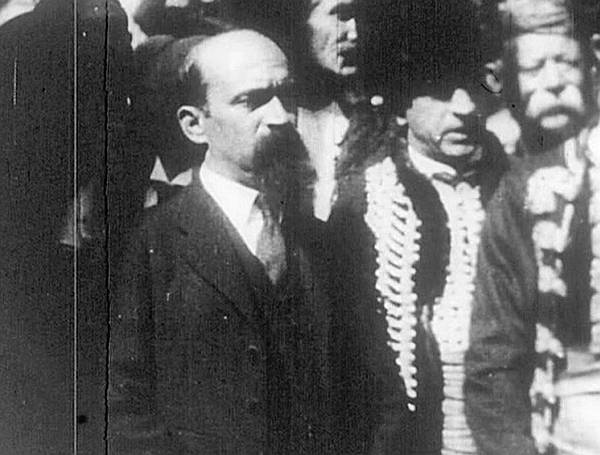 Veliki hrvatski kipar na svečanosti na Peristilu, prilikom otkrivanja njegovog spomenika Grguru Ninskom