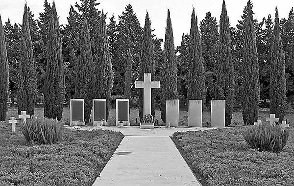 Godine 2008. na njemačkom vojnom groblju na Lovrincu bilo je pokopano je 1890 vojnika poginulih u ratu