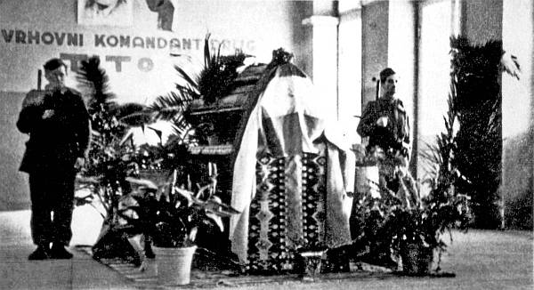 Počasna straža uz odar komandanta 26. divizije Nikole Martinovića