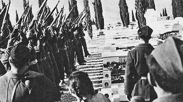 Vojne počasti palim borcima i žrtvama fašizma na Lovrincu u prvim danima Oslobođenja